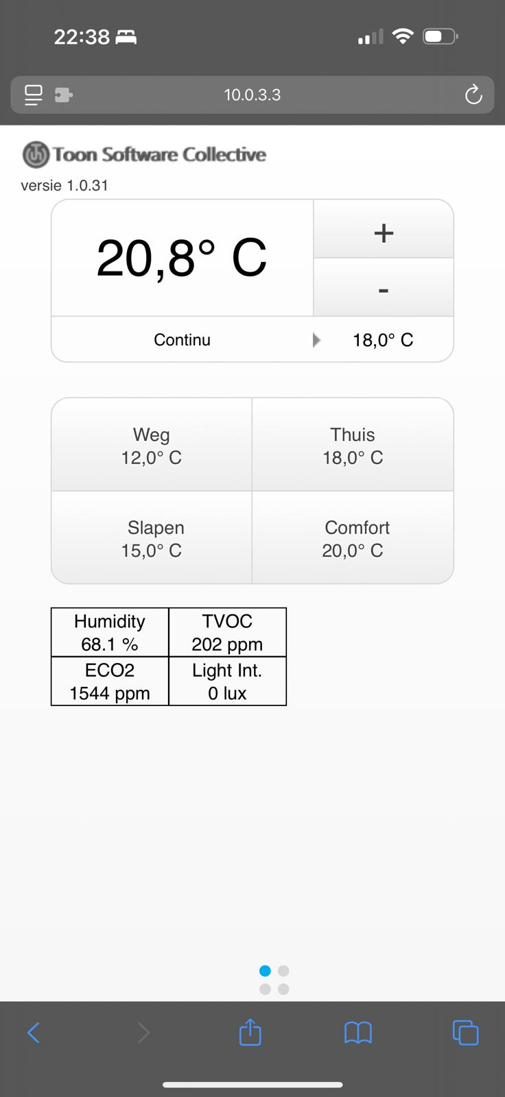 Toon mobile webinterface op een smartphone — temperatuur en programma's op afstand bedienen